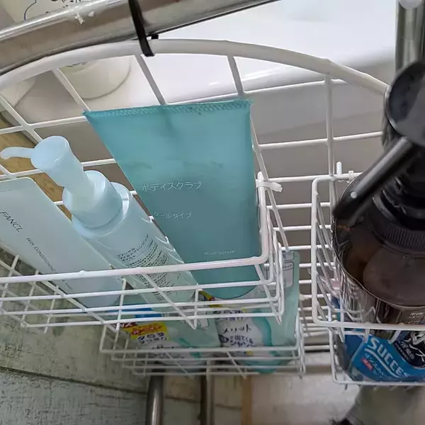 「「見た目もスッキリ、ワイヤーネットでつくるバス用品収納」 by Shion+さん」の画像