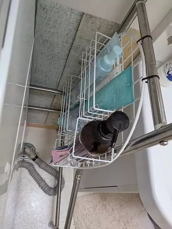 「「見た目もスッキリ、ワイヤーネットでつくるバス用品収納」 by Shion+さん」の画像