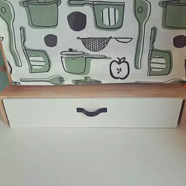 「引き出し風でスッキリ♪収納目隠しDIY」 by sakura_3さん
