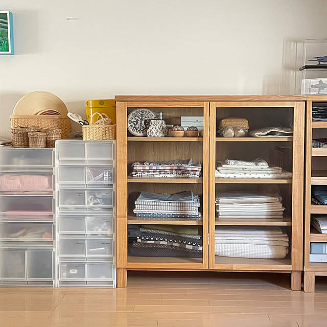 扉付きだからホコリを気にせずスッキリ収納できます♪無印良品のキャビネット