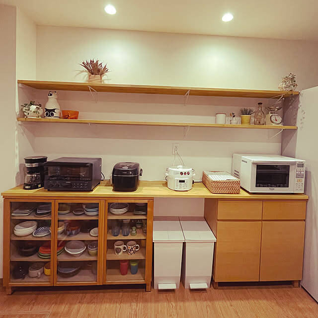 扉付きだからホコリを気にせずスッキリ収納できます♪無印良品のキャビネット