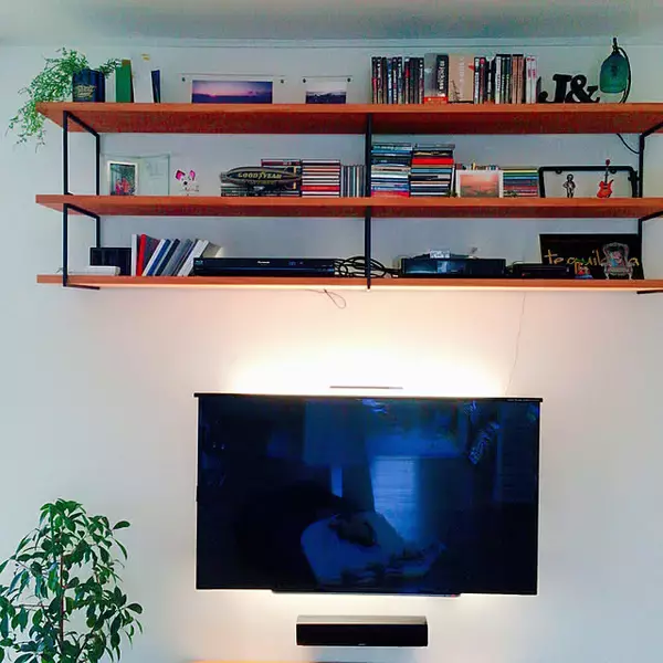 「テレビ周りがすっきり見える！配線もごちゃつかないレコーダーの置き方アイデア集」の画像