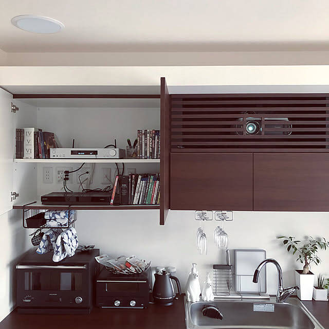 テレビ周りがすっきり見える！配線もごちゃつかないレコーダーの置き方アイデア集