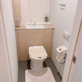 「毎日気持ちよく使える空間づくり♪見栄えと使いやすさを両立したトイレの収納アイデア6選」の画像2