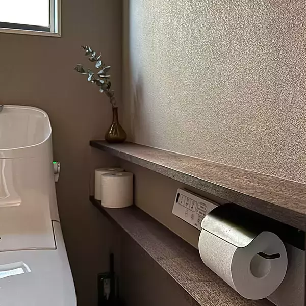 「毎日気持ちよく使える空間づくり♪見栄えと使いやすさを両立したトイレの収納アイデア6選」の画像