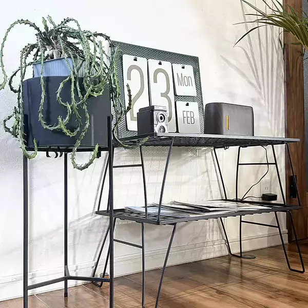 「屋内でも大活躍！アウトドア家具を取り入れたインテリアのアイデア」の画像