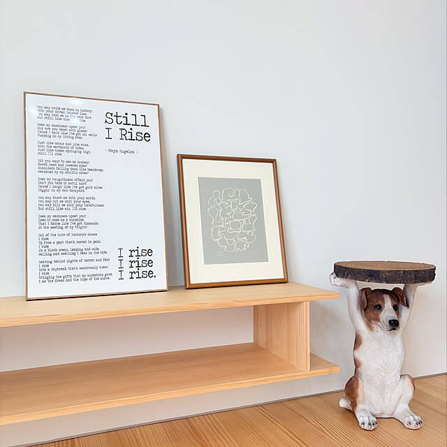 上質な暮らしを演出し、インテリアにアクセントを添える。サイドテーブルカタログ
