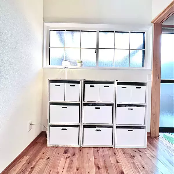 「住まいを整える万能アイテム！カラーボックスを使った収納アイデア」の画像