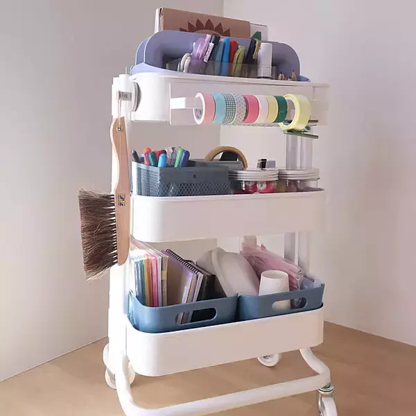 「収納にはもちろん、作業台や水切りかご代わりにも！IKEAのRASKOG活用アイデア10選」の画像