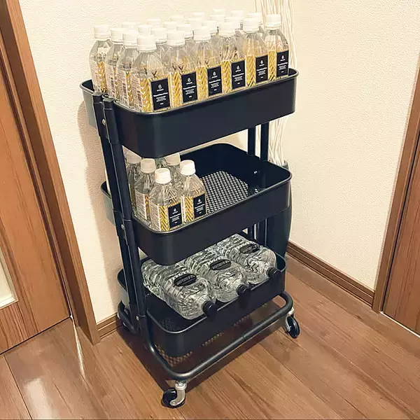 「収納にはもちろん、作業台や水切りかご代わりにも！IKEAのRASKOG活用アイデア10選」の画像