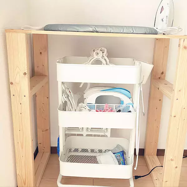 「収納にはもちろん、作業台や水切りかご代わりにも！IKEAのRASKOG活用アイデア10選」の画像