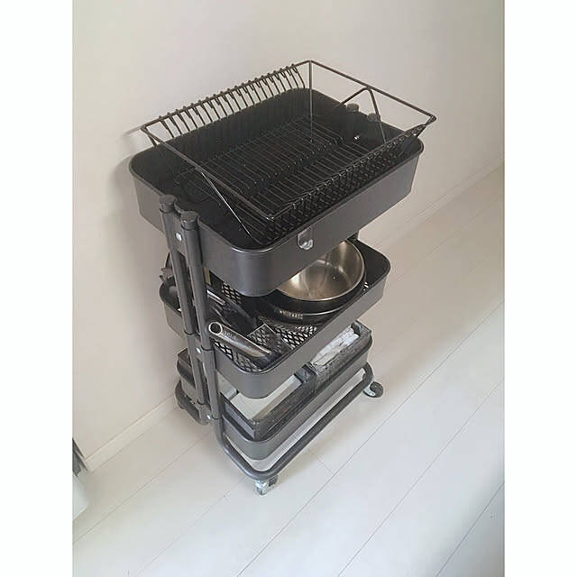 収納にはもちろん、作業台や水切りかご代わりにも！IKEAのRASKOG活用アイデア10選