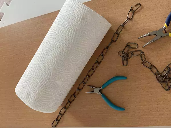 「「チェーンで吊るす、見た目も使いやすさも◎なキッチンペーパーホルダー」 by alchoさん」の画像