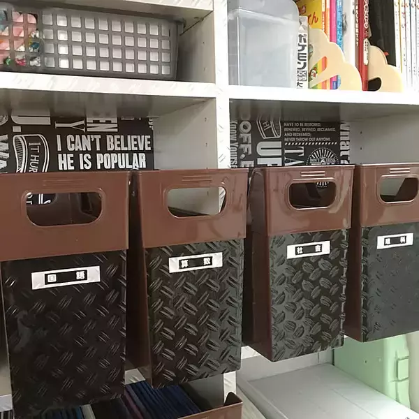 「生活感をなくしてお部屋に馴染むアイテムに！収納もインテリアも楽しむ100均ファイルボックスのリメイク術」の画像