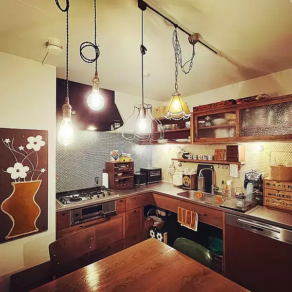 レトロな空間を現代で楽しむ。温かみと懐かしさを感じる、古民家風インテリアの実例6選