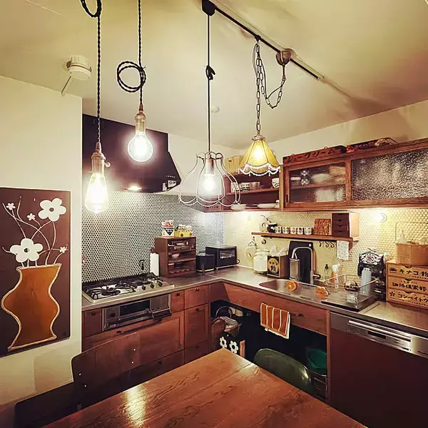 「レトロな空間を現代で楽しむ。温かみと懐かしさを感じる、古民家風インテリアの実例6選」の画像