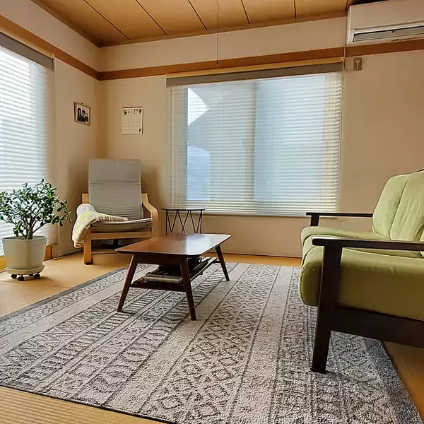 「愛用者が多いのも納得！IKEA「ポエング」の魅力とユーザーさんの活用実例」の画像
