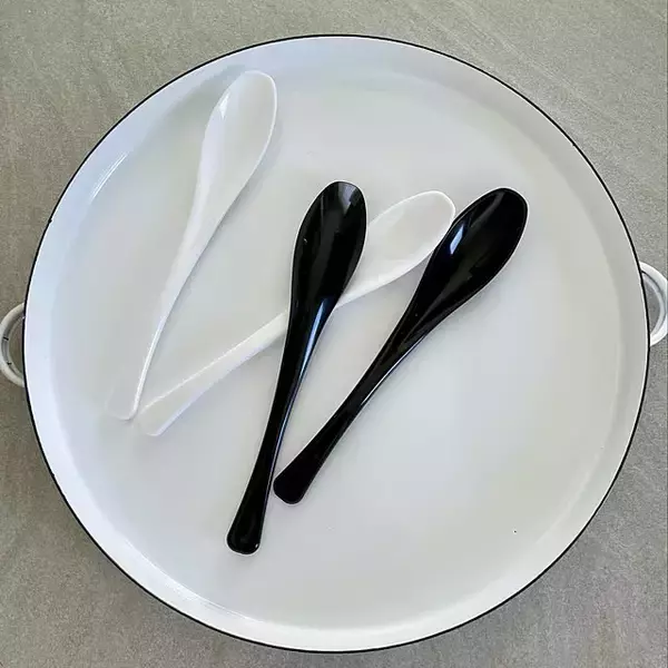 「いつもの食卓を手軽にイメチェン♪セリアで見つかる、スタイリッシュなカトラリー6選」の画像