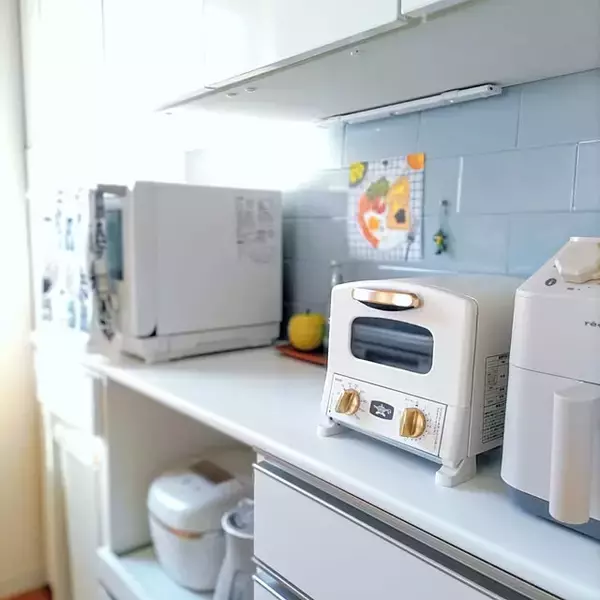 「ミニマルな生活を実現！見た目と機能性を兼ね備えたコンパクトな家電や家具」の画像