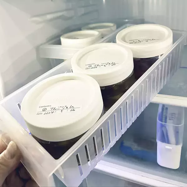 「欲しいときに欲しいものがすぐ見つかる！セリアのアイテムで整える冷蔵庫収納」の画像