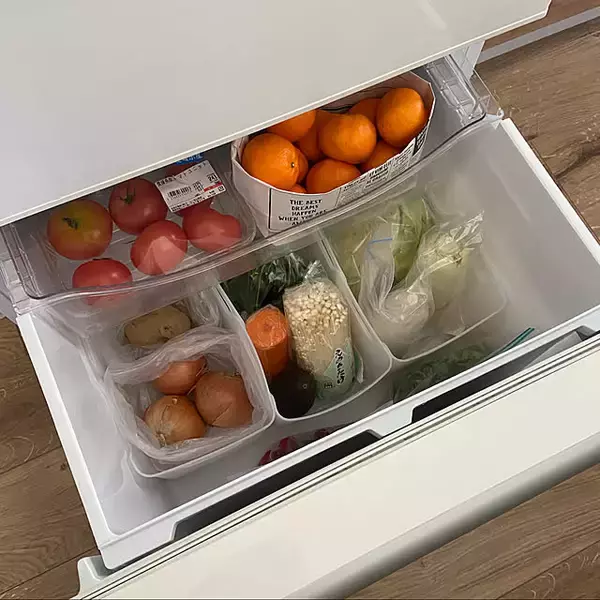 「欲しいときに欲しいものがすぐ見つかる！セリアのアイテムで整える冷蔵庫収納」の画像