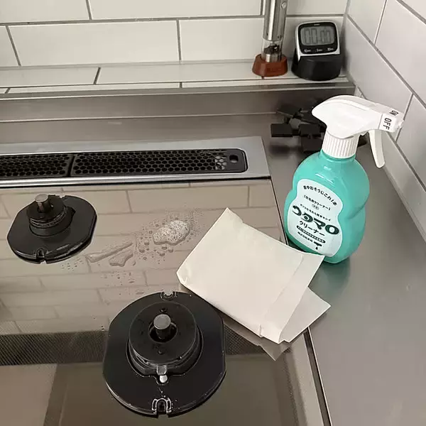 「毎日のお手入れから頑固汚れまで♪コンロまわりのお掃除をラクにする方法」の画像