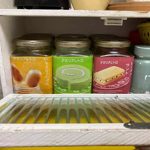 「暮らしに役立つアイテムに大変身！空のジャム瓶の再利用方法」の画像