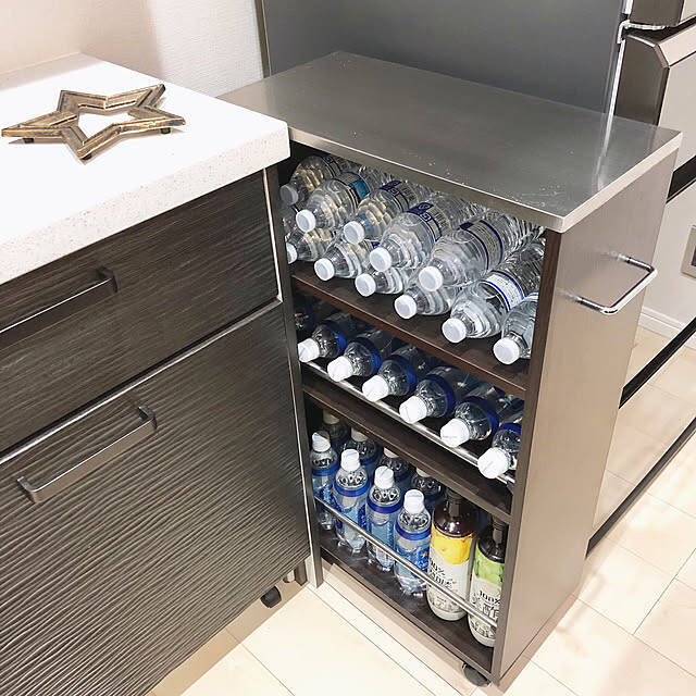 在庫管理しやすくて移動がラクチン、お部屋もすっきり！みんなのペットボトル収納アイデア