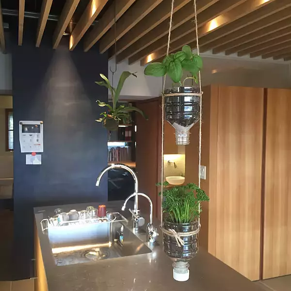 「垢抜けインテリア＆おもちゃ作りを楽しみたい方にも！ペットボトルの再利用方法6選」の画像