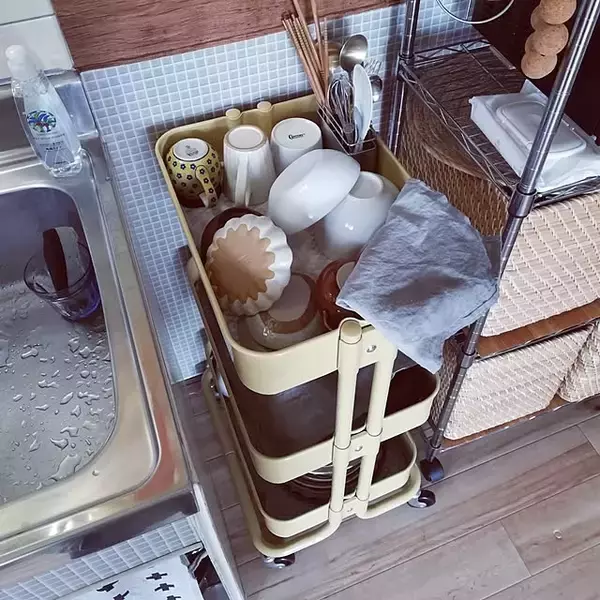 「IKEAの家具で叶える！暮らしに合わせて取り入れた食器収納アイデア」の画像