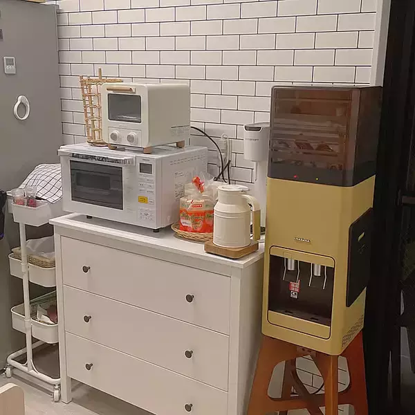 「IKEAの家具で叶える！暮らしに合わせて取り入れた食器収納アイデア」の画像