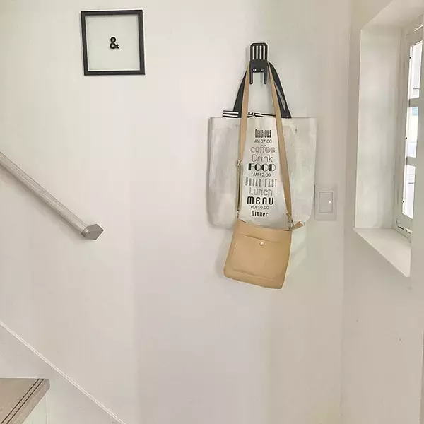 「日常づかいのバッグはどこに置く？RoomClipユーザーさんの置き場所をご紹介」の画像