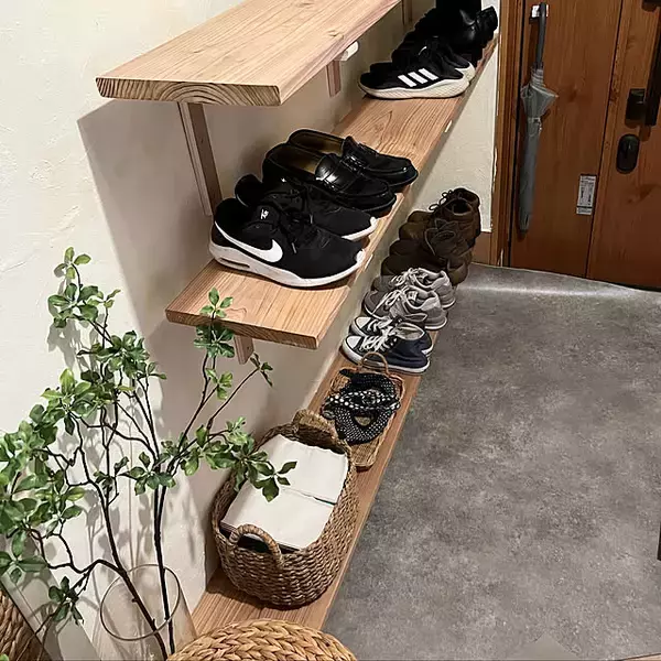 「大事な靴を快適に収納。お家に合ったシューズボックスのDIY実例」の画像