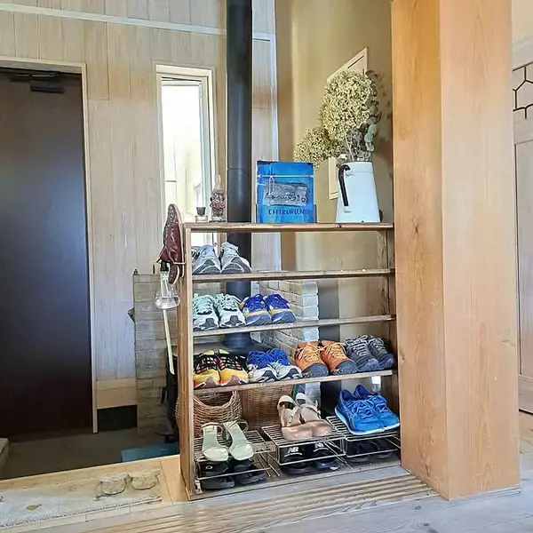 「大事な靴を快適に収納。お家に合ったシューズボックスのDIY実例」の画像