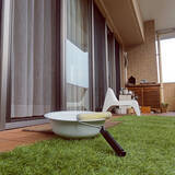 「手軽にしっかり汚れを落とせる快適さがポイント♪すぐにマネできる網戸の掃除アイデア」の画像1