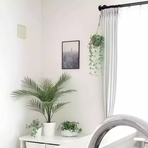 「お部屋にこなれ感をプラス。ユーザーさんの実例からIKEAのフェイクグリーンをサイズ別にご紹介」の画像