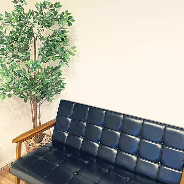 「お部屋にこなれ感をプラス。ユーザーさんの実例からIKEAのフェイクグリーンをサイズ別にご紹介」の画像