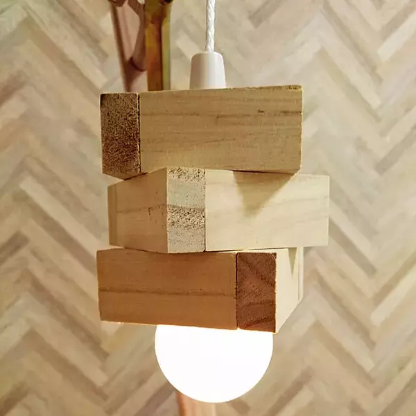 「工夫しだいで高見えアイテムが作れる！ダイソーアイテムで作る木工DIY実例」の画像