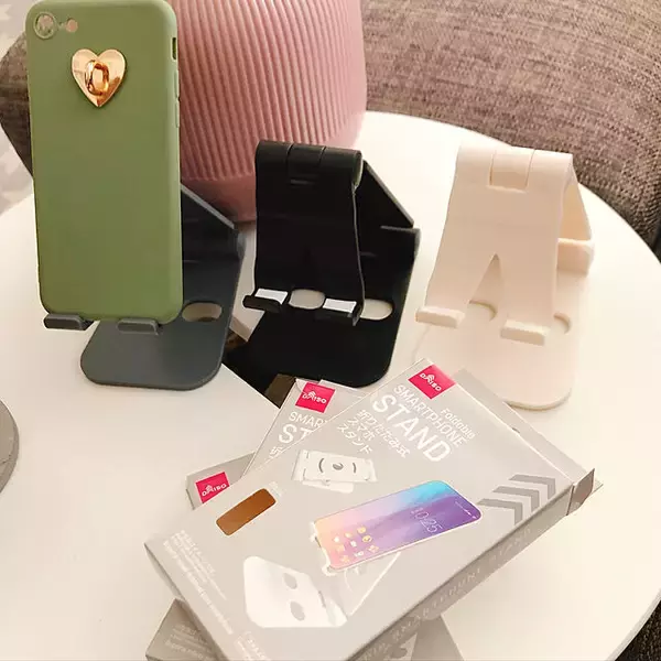 「おうち時間を格上げ♪スマートフォンやタブレットまわりで活躍100均グッズ」の画像