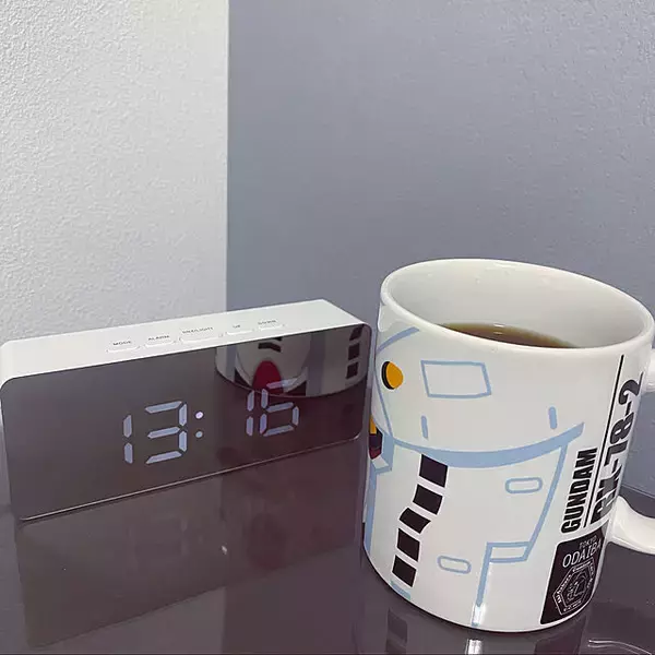 「スタイリッシュで機能も豊富な時計♪テラスLEDミラークロック L」の画像