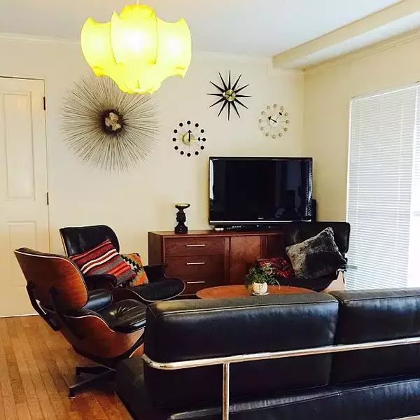 「懐かしさとモダンさの共存。ミッドセンチュリーモダンインテリア」の画像