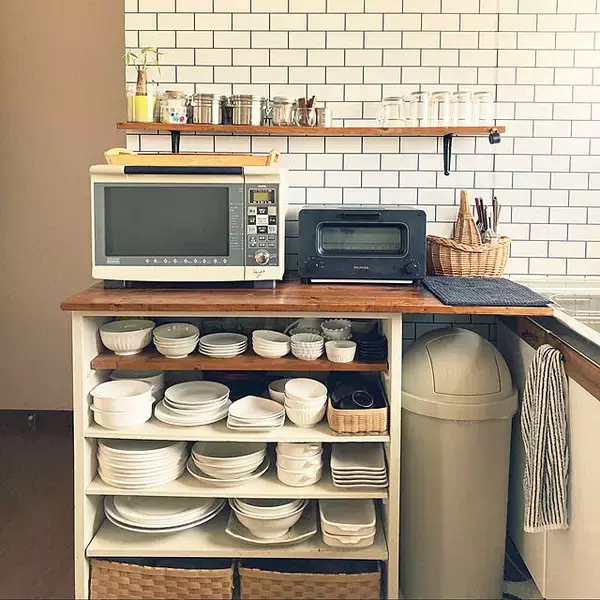 「スッキリしたデザインも魅力。サブウェイタイルを効果的に取り入れたDIY例」の画像