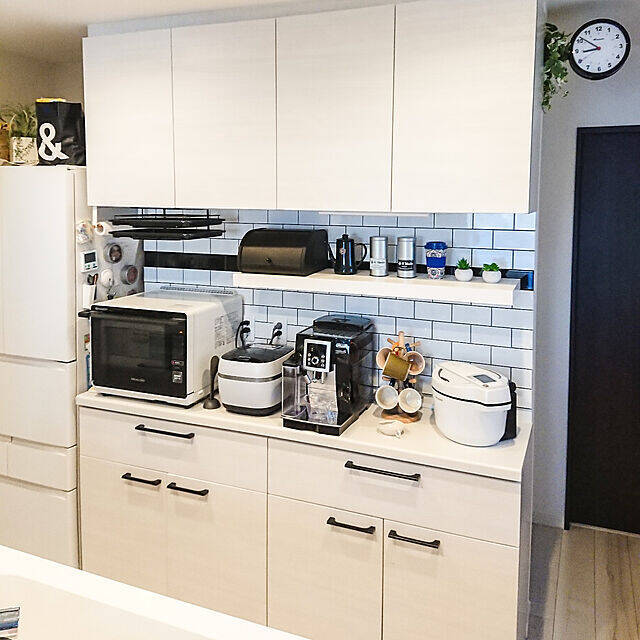 スッキリしたデザインも魅力。サブウェイタイルを効果的に取り入れたDIY例