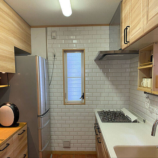 スッキリしたデザインも魅力。サブウェイタイルを効果的に取り入れたDIY例