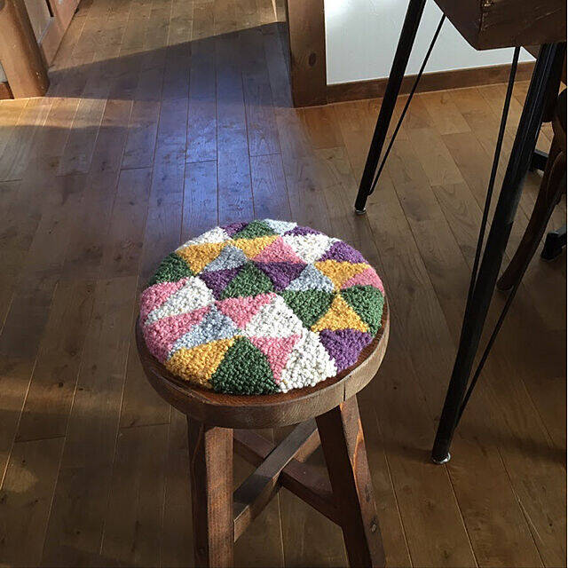 道具は4つでOK！毛糸が作り出すモコモコデザインが魅力のパンチニードル