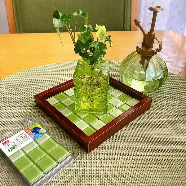 「華やかで美しい作品を作りたい方はダイソーへ！ガラスタイルを使ったDIYアイデア集」の画像