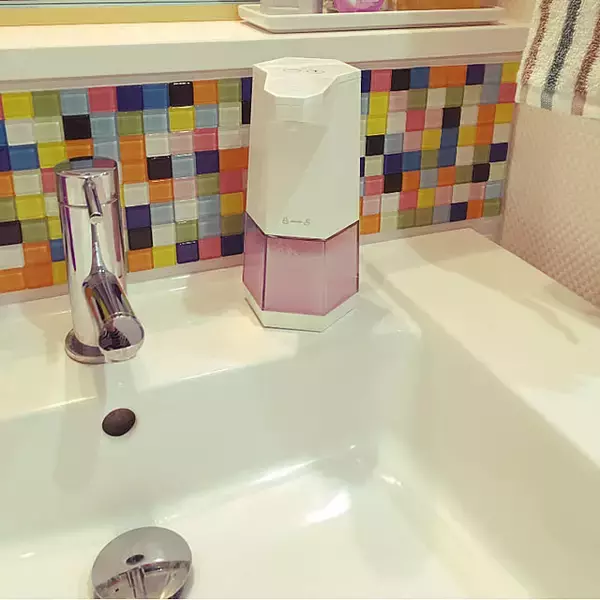 「華やかで美しい作品を作りたい方はダイソーへ！ガラスタイルを使ったDIYアイデア集」の画像