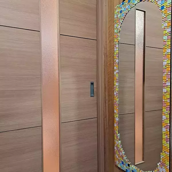 「華やかで美しい作品を作りたい方はダイソーへ！ガラスタイルを使ったDIYアイデア集」の画像