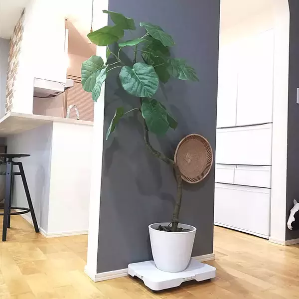 「移動ラクラクで掃除もしやすい♪キャスター台＆台車の活用アイディア」の画像