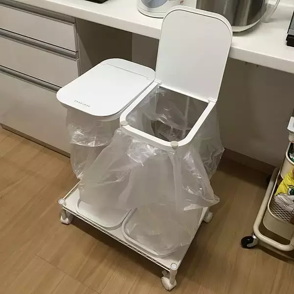 「移動ラクラクで掃除もしやすい♪キャスター台＆台車の活用アイディア」の画像